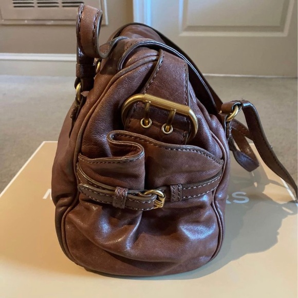 MARC BY MARC JACOBS BLACK LEATHER PETAL TO THE METAL POUCHETTE CROSSBODY BAG. - Picture 5 of 12